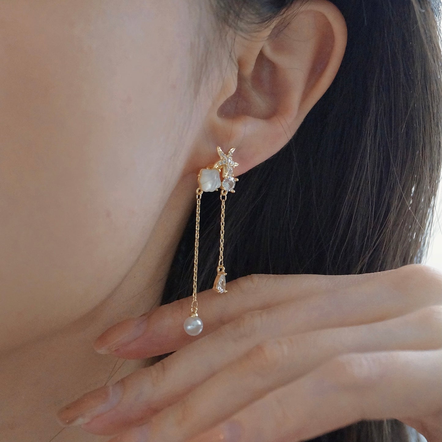 Ellie Pearl Dangle Earrings