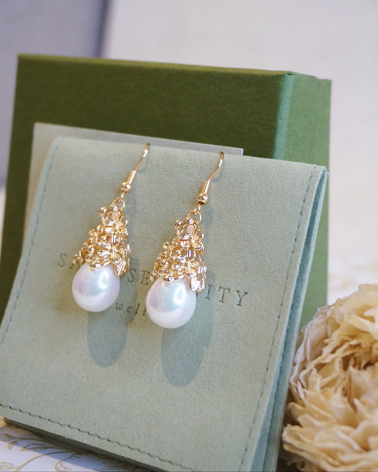 Alba Pearl Earrings