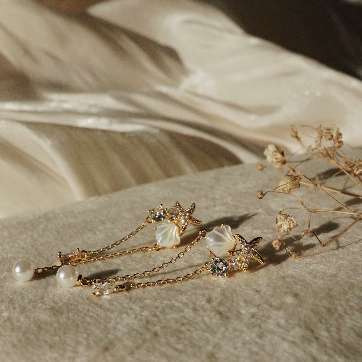 Ellie Pearl Dangle Earrings