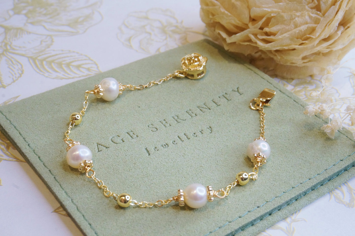 Naomi Pearl Bracelet